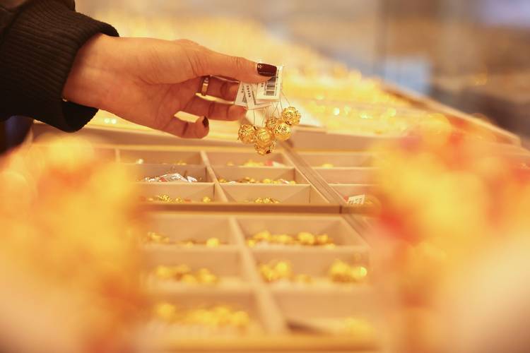 黄金暴涨，积存金起购门槛再上调！投资者还能上车吗？